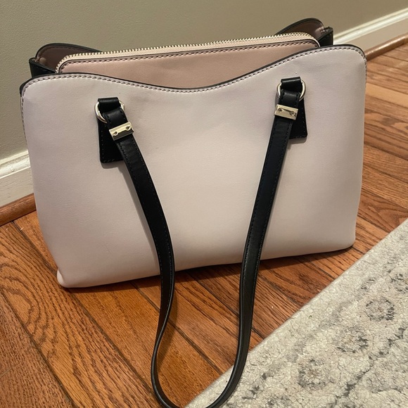 Guess Designer Purse - Picture 3 of 5